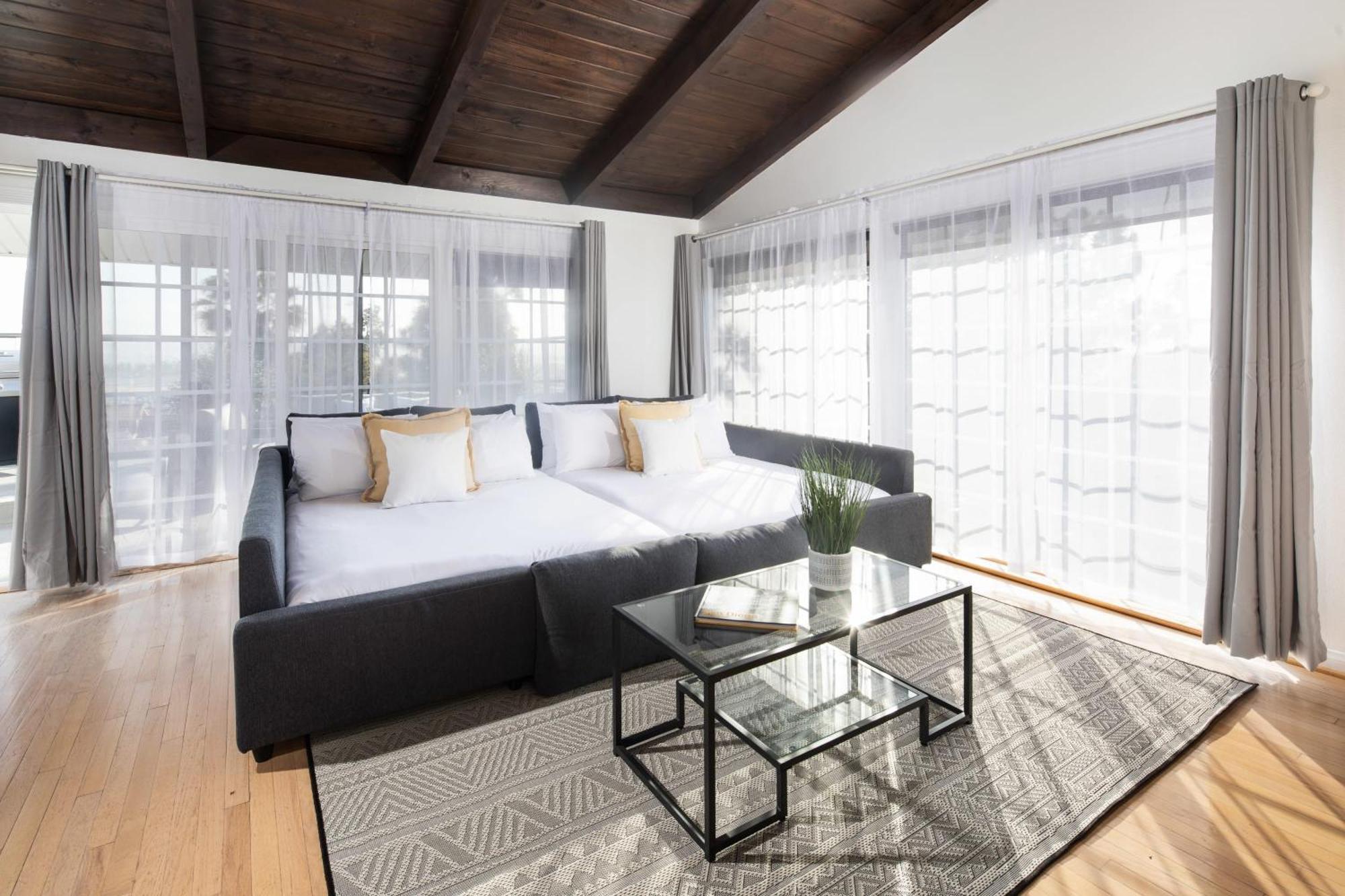 Casa de férias 4 Bedroom 2 Bath With Ocean View Hot Tub Parking