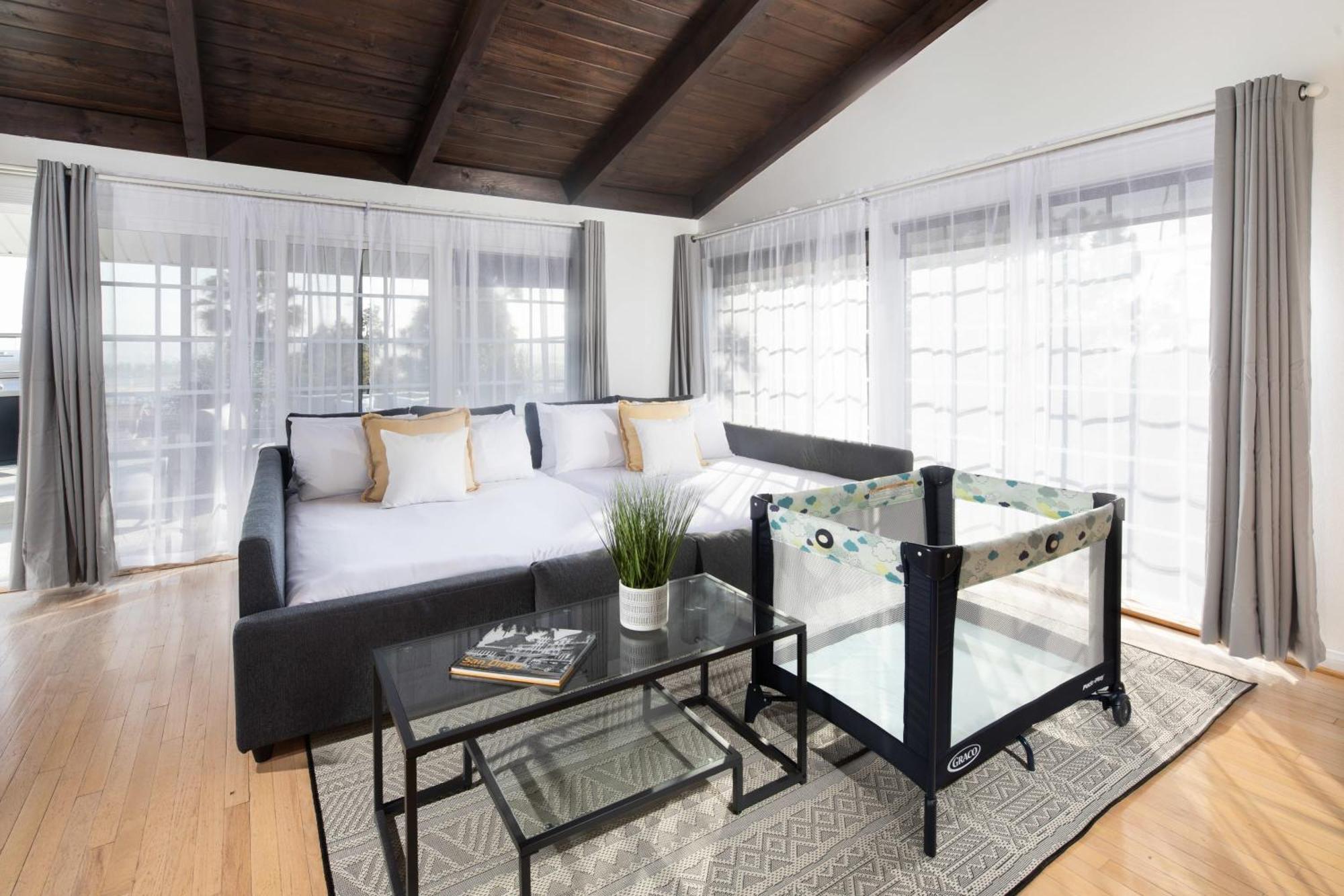 4 Bedroom 2 Bath With Ocean View Hot Tub Parking