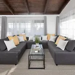 4 Bedroom 2 Bath With Ocean View Hot Tub Parking