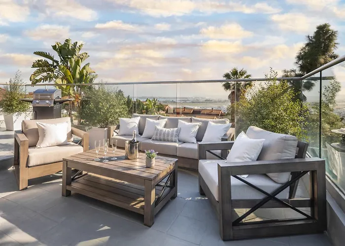 4 Bedroom 2 Bath With Ocean View Hot Tub Parking